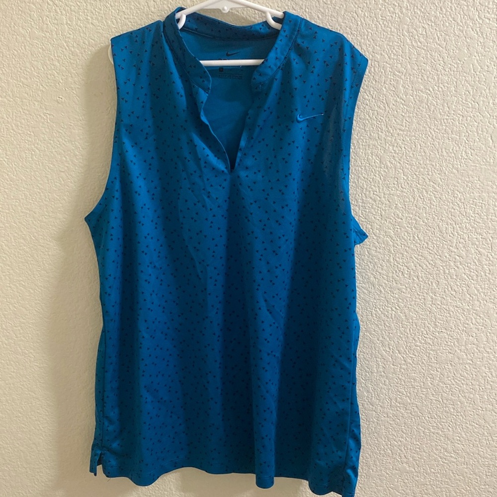 Nike Blue Sleeveless Golf Tank Top with Subtle Dot Print